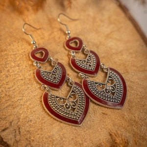 Handmade Moroccan Berber silver earrings, heart-shaped, in blue, red, and black. Elegant oriental bohemian chic jewelry zdjęcie 1