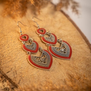Handmade Moroccan Berber silver earrings, heart-shaped, in blue, red, and black. Elegant oriental bohemian chic jewelry zdjęcie 5