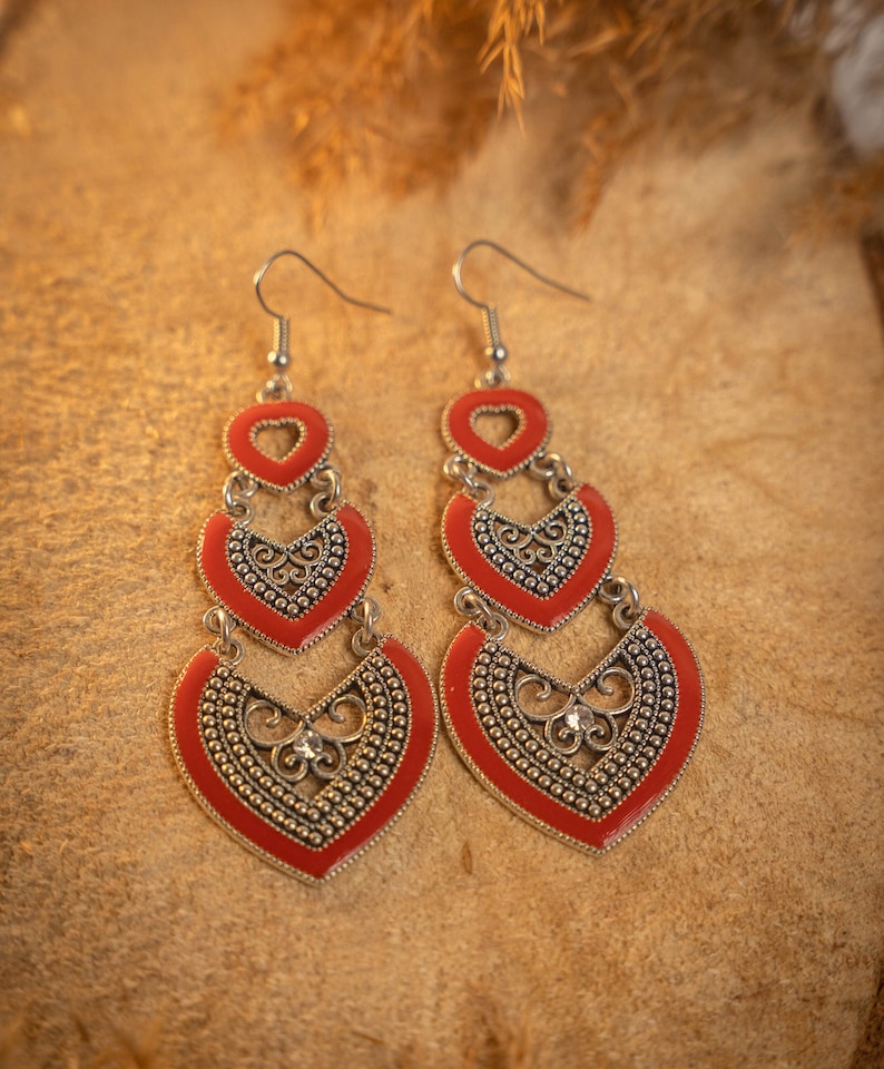 Handmade Moroccan Berber silver earrings, heart-shaped, in blue, red, and black. Elegant oriental bohemian chic jewelry zdjęcie 6