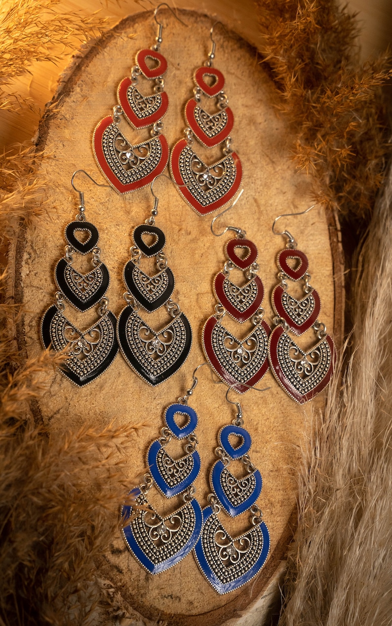 Handmade Moroccan Berber silver earrings, heart-shaped, in blue, red, and black. Elegant oriental bohemian chic jewelry zdjęcie 9