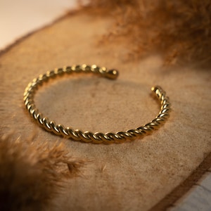 Bracelet jonc torsadé en laiton marocain – bangle texturé bohème – bracelet travaillé ajustable – bijou ethnique femme