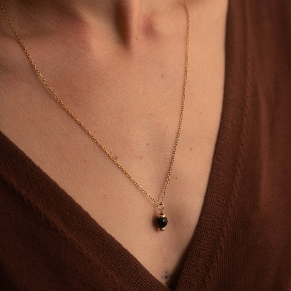 Collier minimaliste perle noire acier inoxydable couleur or | Collier pendentif perle minimaliste chic sophistiqué upcycling