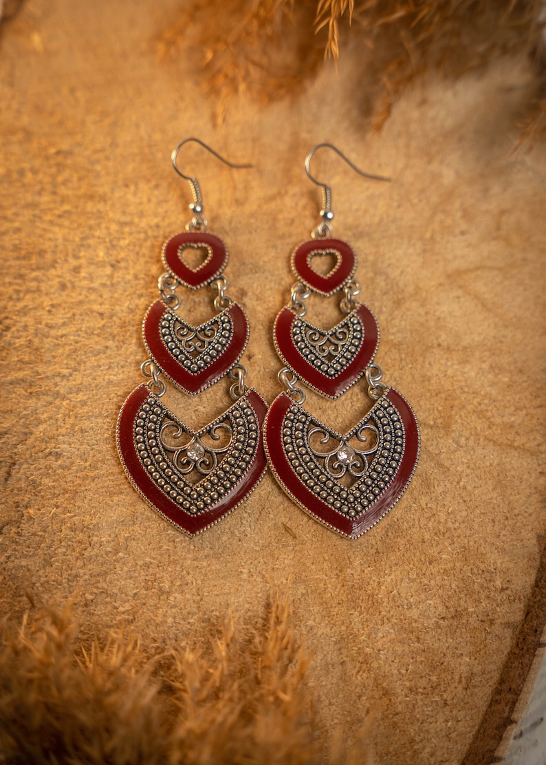 Handmade Moroccan Berber silver earrings, heart-shaped, in blue, red, and black. Elegant oriental bohemian chic jewelry zdjęcie 2