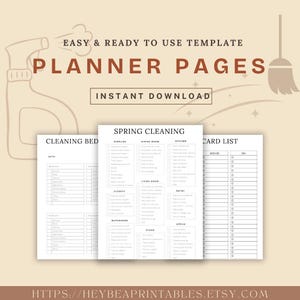 Puede incluir: Gráfico beige con el texto «EASY & READY TO USE TEMPLATE PLANNER PAGES INSTANT DOWNLOAD». La imagen presenta listas de verificación de limpieza imprimibles y una lista de tarjetas. También se incluye un gráfico de botella de spray y escoba.
