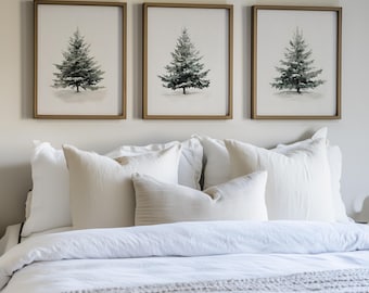 Pode incluir: Três pinturas de aquarela emolduradas de árvores de folha perene estilizadas sobre um fundo branco. As molduras são de madeira marrom clara.