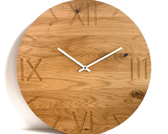 Orologio da parete ROMAN bianco, grande orologio in legno, grande quercia naturale, design moderno e minimalista, arte della parete domestica unica