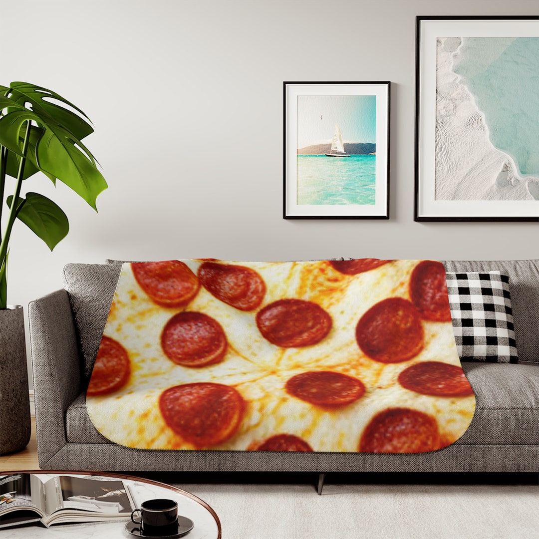 Pepperoni Pizza Sherpa Blanket: Warm Polyester Throw