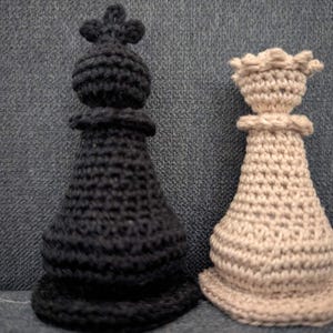 King and Queen. Chess pieces. Tutorial crochet pattern PDF in English (US).