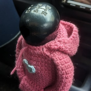 Hoodie in the car. Tutorial crochet pattern PDF in English (US). Car decor. Crochet clothes for transmission lever with heart