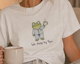 Camiseta de rana "Nos dormimos a las 9 pm" / Camiseta divertida con meme de rana