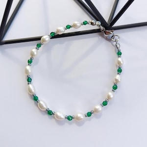 Mens pearl bracelet,Green emerald gemstone beaded & real pearl bracelet,Minimalist emerald jewelry,Boyfriend gift,Emerald pearl bracelet men