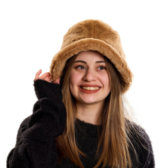Light Brown Faux Fur Bucket Hat: Plush Fuzzy Winter Fashion 