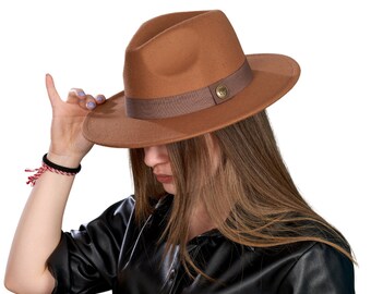 Cappello all'uncinetto con tesa in marrone chiaro - Italia