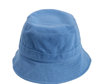 Blauer Baumwolleimerhut: Stilvoller Strand-Sonnenschutz