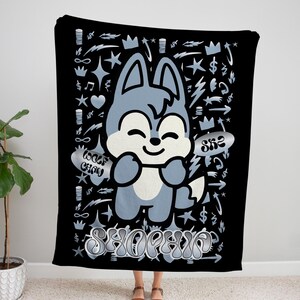 Manta de lobo personalizada, manta de peluche personalizada, lindo regalo inspirado en el fandom, acogedora decoración con estética Kpop