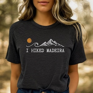 Camiseta "I Hiked Madeira", camiseta de viaje a Madeira, camiseta de senderismo en Madeira, regalo para viajeros, camiseta "Atardecer en las montañas de Madeira", camiseta de senderista en Portugal