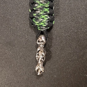 Llavero de paracord con calaveras, No oír, No ver, No hablar mal