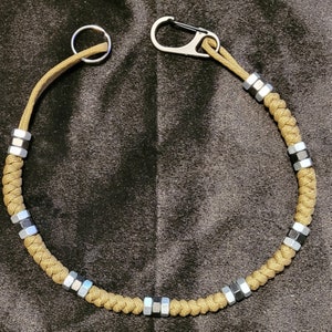 Paracord-Geldbörsenkette 22 Zoll, handgefertigt, Olivgrün mit Sechskantmuttern in Schwarz und Silber, Biker-Trucker-Geldbörsenkette