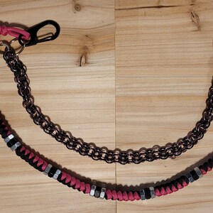 ¡Cadena de billetera 3 en 1 rosa y negra para damas! Maille de cadena de 19 pulgadas con paracord rosa y negro incluido con tuerca hexagonal plateada y negra.