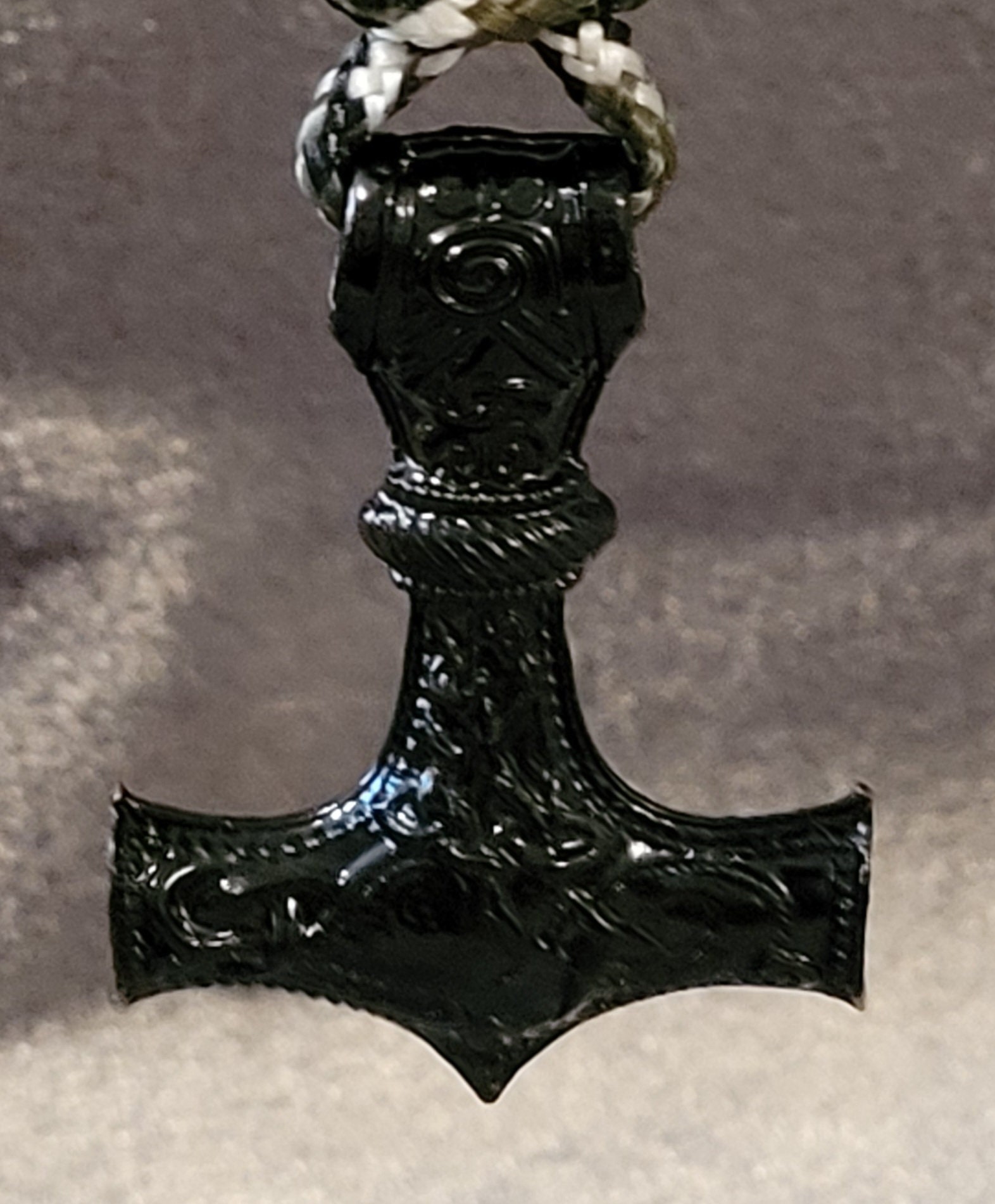 ベテラン製、ブラック ミョルニル キーチェーン、ハンドメイド パラコード、ミョルニル キーチェーン、スカンジナビアの古ノルウェーのバイキング トール  ハンマー ミョルニル - Etsy 日本 Viking キーチェーン - Mjolnir パラコードデザイン ステンレススチール トール ハンマー ペンダント キーリング 北