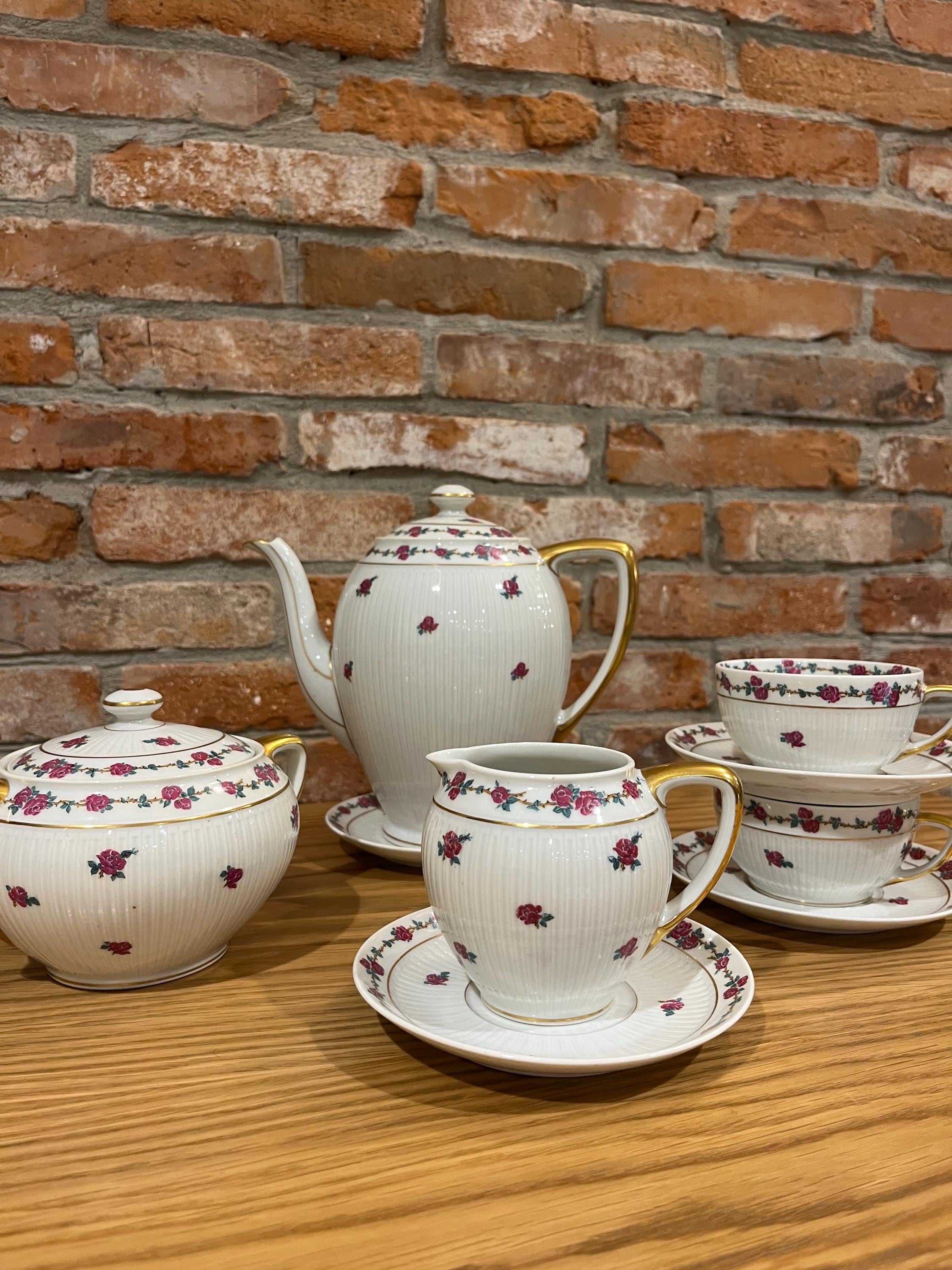 Ramequins Limoges France - Lot De 6 Porcelaine Rouge Et Or + 8 Soucoupes - Occasion