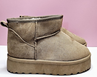 Camelbraune Kunstpelz Plateau Ankle Boots (individualisierbar)