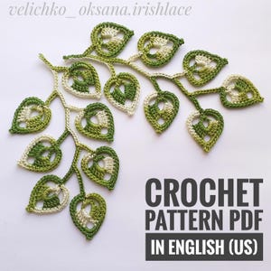 Peut inclure: Patron de crochet PDF en anglais (US) pour un motif de feuille crocheté vert et blanc. Le motif présente une branche avec plusieurs feuilles.