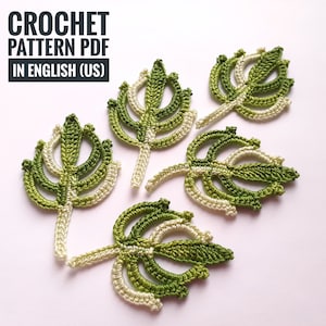 Puede incluir: Cinco hojas de ganchillo en tonos verdes y blanquecinos están dispuestas sobre una superficie blanca. Las hojas tienen un aspecto detallado y texturizado, con el texto "CROCHET PATTERN PDF IN ENGLISH (US)" en la parte superior.