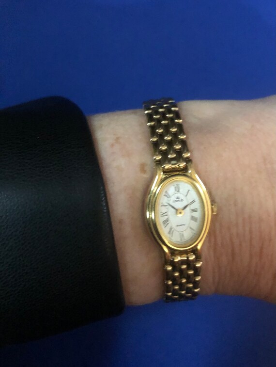 Vintage Lorus Quartz Gold Tone Ladies Watch Gem