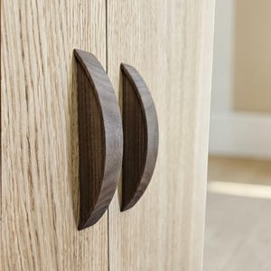 Wood Cabinet Handles 96 mm, 128 mm C-C – Oak / Walnut Drawer Pulls – Modern Minimalist Furniture Handles – Handmade Kitchen Cabinet Hardware