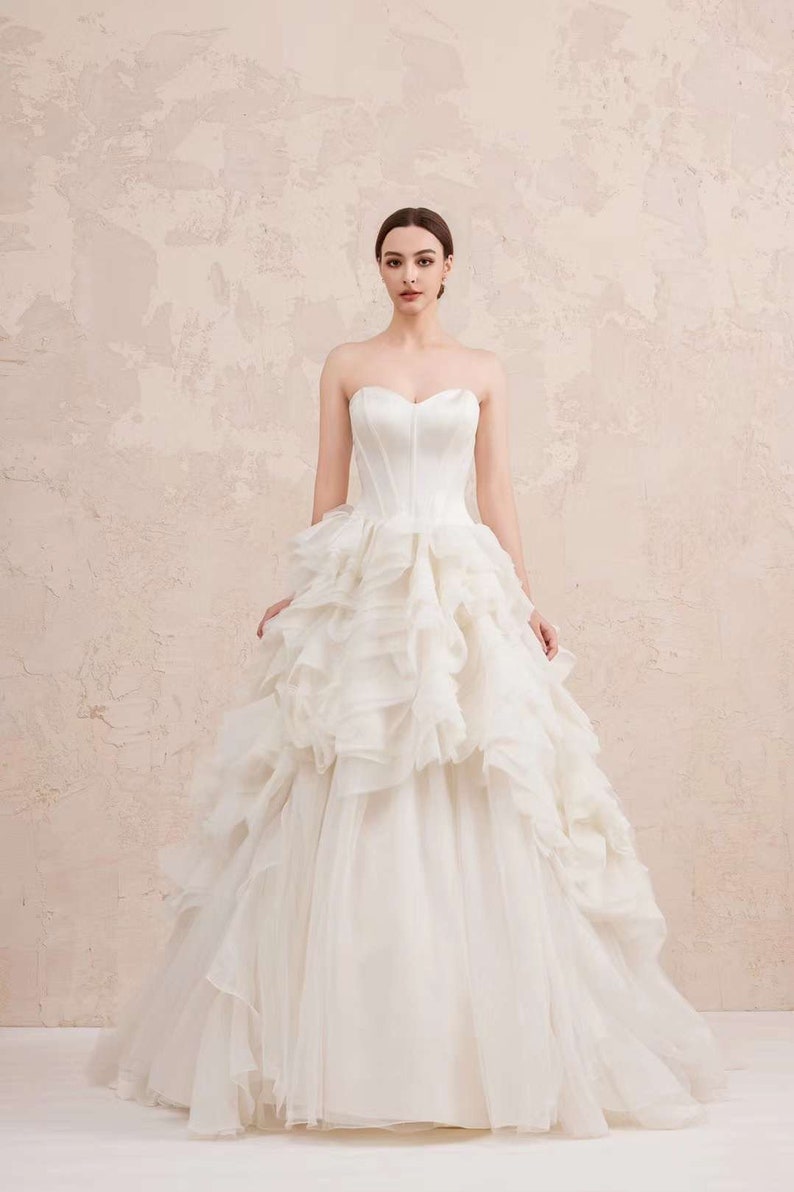 Stunning Gothic Backless Bridal Dress With Tulle Tiered Ball Gown Y76 main image 0