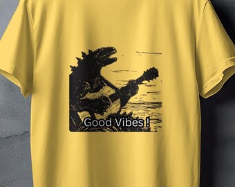 Godzilla suona la chitarra acustica, camicia retrò Girocollo unisex dalla vestibilità ampia, camicia con detto divertente, camicia divertente, camicia Godzilla, camicia vintage