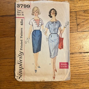 Puede incluir: Patrón impreso Simplicity 3799 para una adolescente talla 10 con un busto de 76 cm. El patrón es para un vestido con manga corta y falda. El patrón cuesta 45 centavos. El patrón es fácil de hacer.