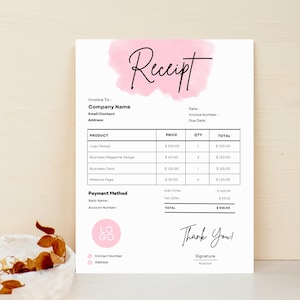 Może przedstawiać: Biały paragon z różowym akwarelowym pociągnięciem na górze. Słowo "Receipt" jest napisane eleganckim pismem. Paragon zawiera szczegóły produktów, ceny i wiadomość "Thank You!".