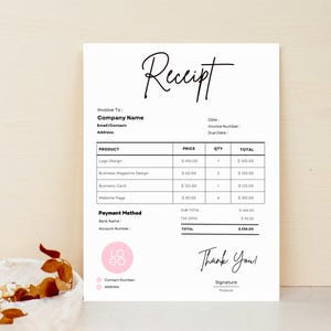 Puede incluir: Un recibo blanco con escritura negra, con la palabra «Receipt» en la parte superior. El recibo incluye secciones para los detalles de la factura, las descripciones de los productos, los precios y un mensaje de «¡Gracias!». Se ve un logotipo rosa.