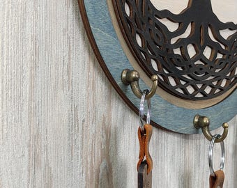 Rustieke houten wandkapstok met Keltisch knoopontwerp | Handgemaakte halorganizer