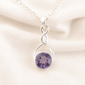 Pendentif Iolite, Pendentif en argent sterling 925, Pendentif fait main, Pendentif en cristal rond, Pendentif en pierre précieuse, Collier Boho, Cadeau pour l’amour