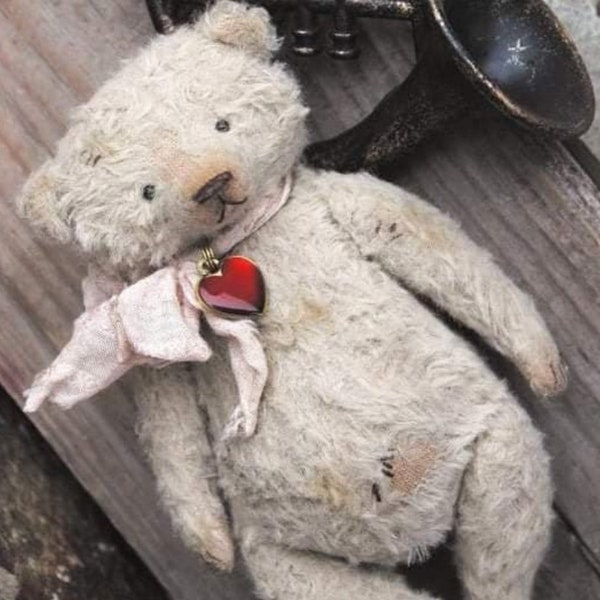 Sewing kit for this cute little 5inch cream coloured bear "Ted" (age with chalk or stain liquid)