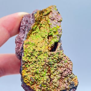 80g Premium Golden Green and Pink Rainbow Iridscent Hematite Formation on Botryoidal Goethite and Turgite