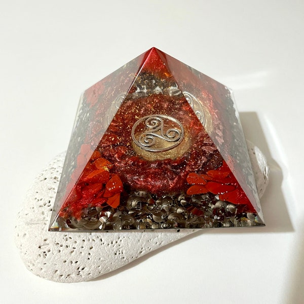 Red Triskel Orgone Pyramid - Red Jasper - Energy creation with the golden ratio