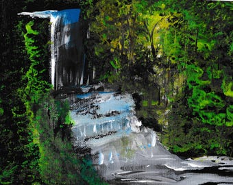 Puede incluir: Pintura acrílica de una cascada que desemboca en un arroyo. La cascada es blanca y azul, rodeada de exuberantes árboles y follaje verde. La obra captura un sereno paisaje natural.