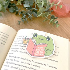 Don&#39;t Bug Me or I&#39;ll Eat You Frog Magnetic Bookmark, Bookmark, Bookworm, Book Nerd, Reader Gift, Booktok, Bookish Gift, Cottagecore