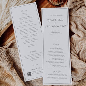 Könnte beinhalten: Ein Programm für eine Hochzeitszeremonie mit schwarzem Text auf weißem Hintergrund. Das Programm enthält die Namen des Standesbeamten, der Hochzeitsgesellschaft und der Vorleser. Es enthält auch die Details der Zeremonie, wie z. B. die musikalische Auswahl und die Lesungen. Das Programm enthält auch einen QR-Code, um die Liebe zu teilen.