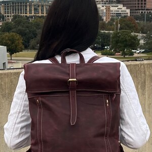 Leder Slim Fold Top Rucksack, personalisierte Groomsmen Geschenktaschen, Herren Reisetasche, Herren Aktentasche Tragetasche, Mr. und Mrs. Geschenk für die Braut