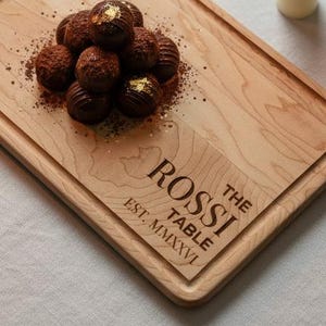 パーソナライズされたメープルグレージングボード | 刻印入りファミリーネームサービングプラッター