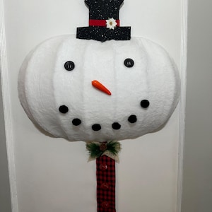 3D Snowman Wreath: Microfiber, Felt Hat, Button Eyes