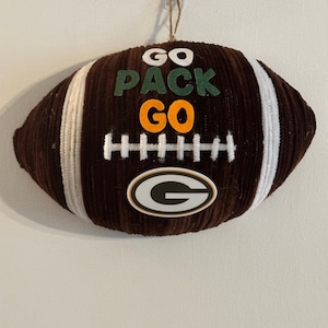 Football Fan Wreath: Team Spirit Decor