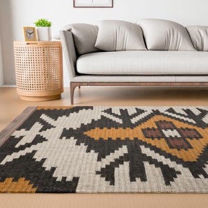 Handmade Wool-Jute Kilim Rug: Geometric Indian Dhurrie