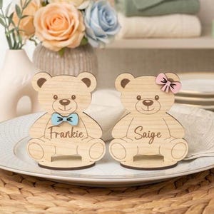 Personalisierte Teddybär-Tischkarten für die Babyparty, freistehende Namensschilder aus Ahorn oder Walnuss