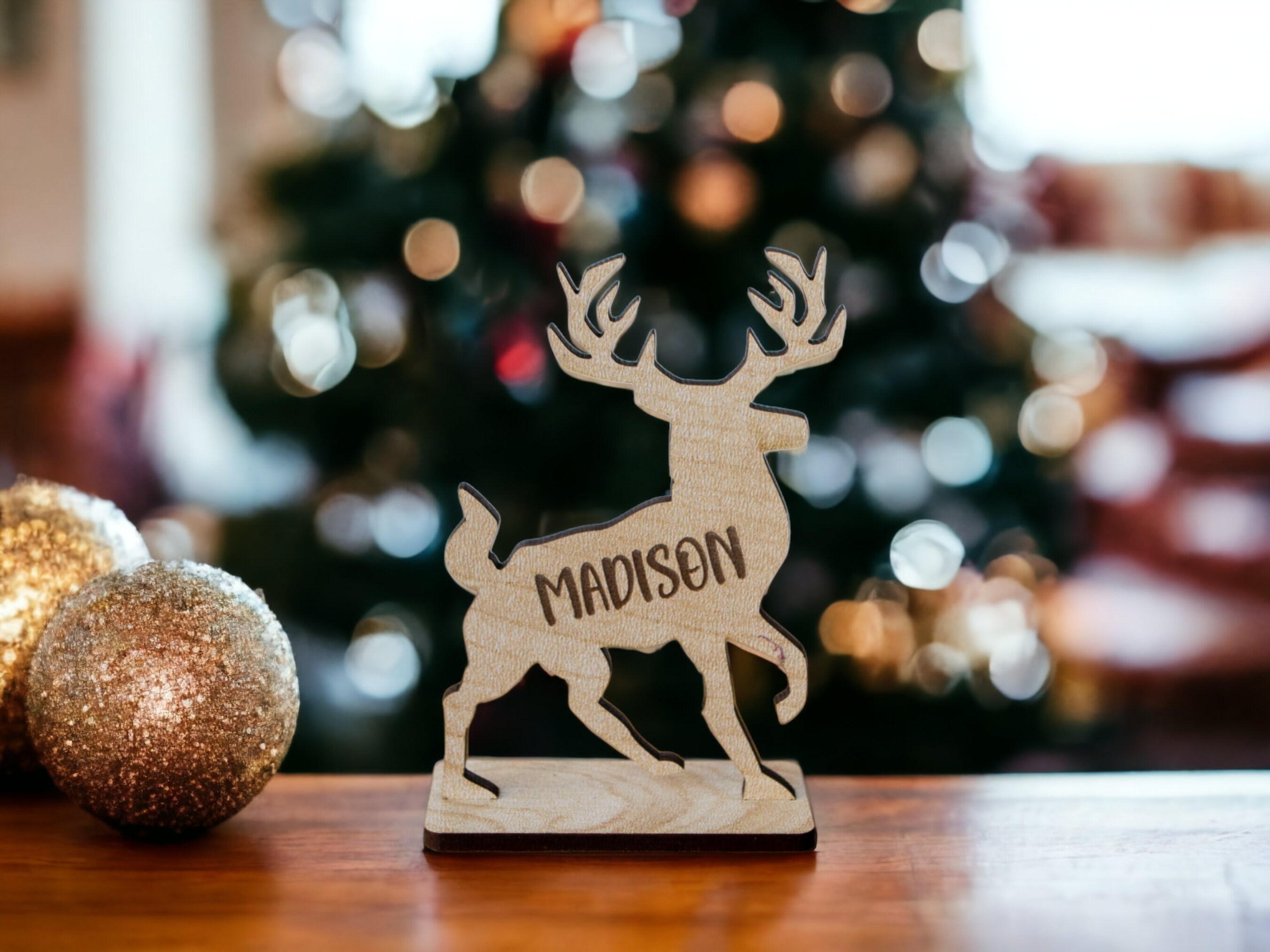 place-settings-name-tags-freestanding-reindeer-name-card-luxury